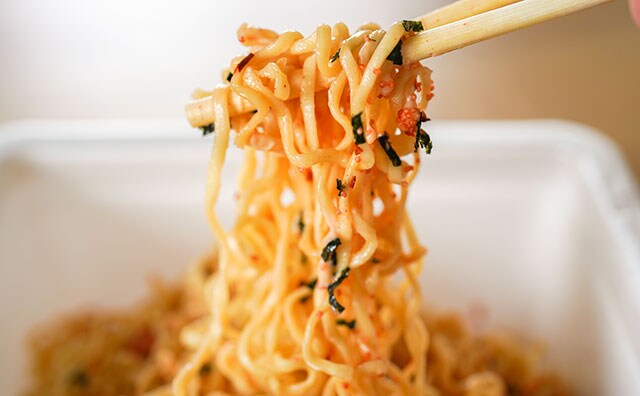 【驚きの完成度】人気カップ焼そばに衝撃の具材が！！