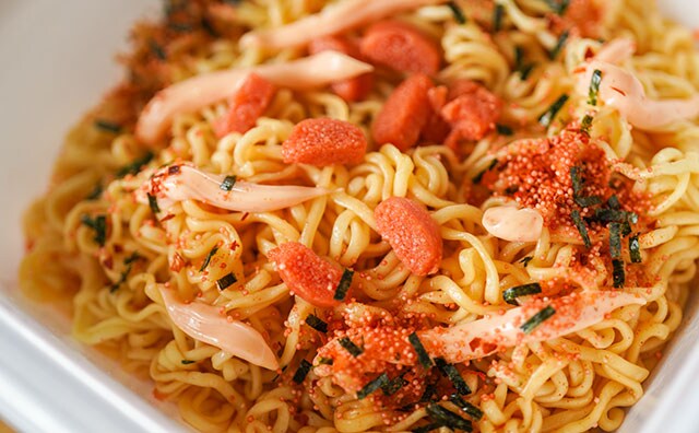 【驚きの完成度】人気カップ焼そばに衝撃の具材が！！