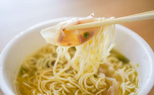 東京の名店がカップ麺に！たっぷりの具がうれしい！