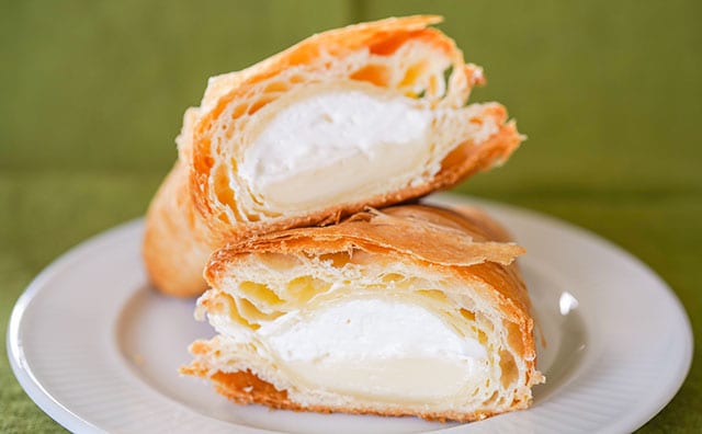 マック風?セブンで買える三角パイはクリームたっぷりで激ウマ!