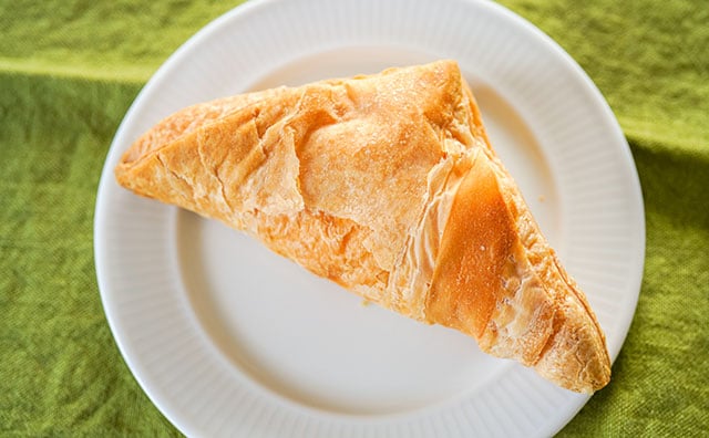 マック風?セブンで買える三角パイはクリームたっぷりで激ウマ!