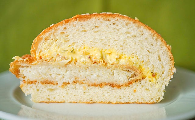 【高評価】絶賛されるセブンの203円バーガーがウマすぎる！