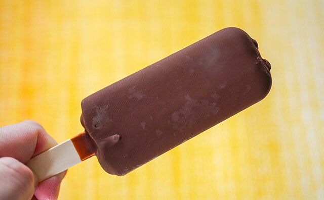 「濃厚でおいしい」セブン新作アイスは3層仕立てで贅沢味に！