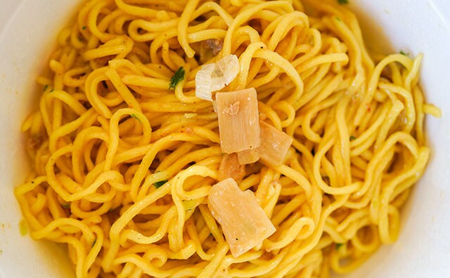 味噌の人気店同士がコラボ！インパクト抜群のカップ麺が全国発売に