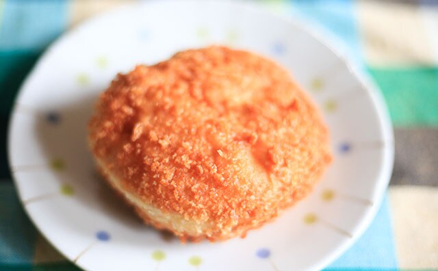 中にステーキ!? ローソンのカレーパンが本気すぎてちょっと引いた…