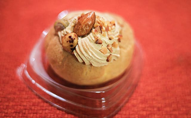 「ナッツがたまらん」「クリームうますぎ」このローソンスイーツ、秋っぽくてうま!!