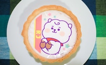 再販でまた話題に！ファミマ限定「BT21」のタルトが復活してるぞ！