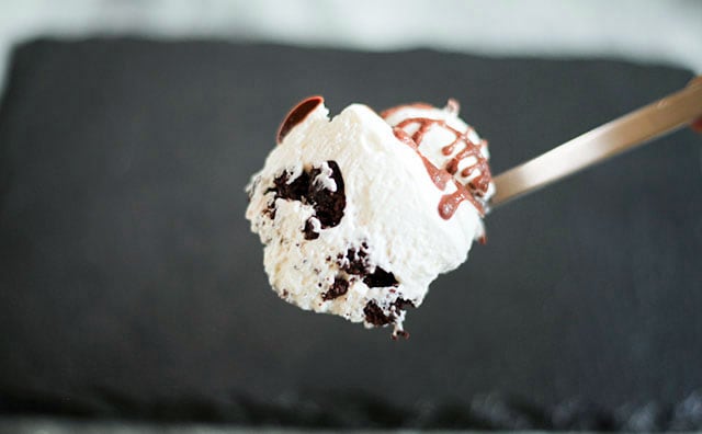 「ほとんどクリーム」「最高!」ローソンのスイーツを食べたらおぼれそうになった!