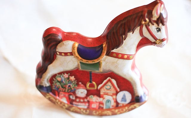 オンラインストアでは完売!? 缶がほしくて買っちゃったカルディのクリスマス商品とは?