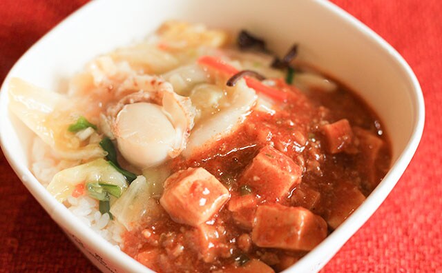 「毎日食べたい」「辛いけどおいしい！」セブンの話題の新商品「中本丼」を食べてみた