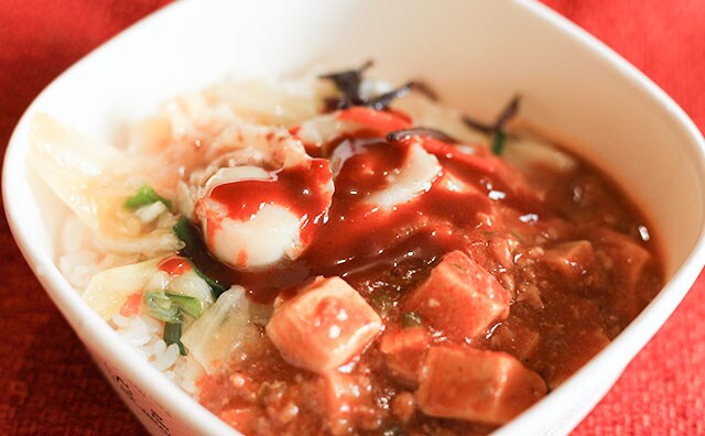 「毎日食べたい」「辛いけどおいしい！」セブンの話題の新商品「中本丼」を食べてみた