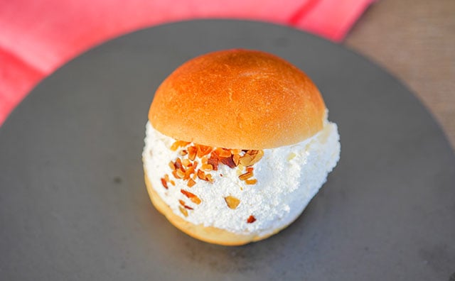 「何個でもイケる」「ふわふわ」クリームたっぷりのセブン新スイーツ