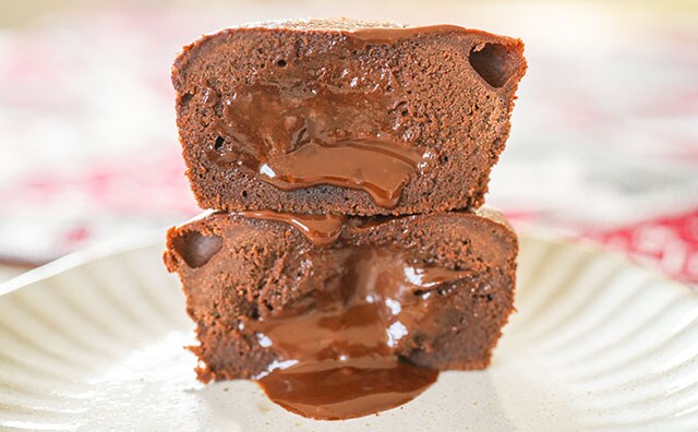 「超とろっとろ」「温めたら飛ぶぞ」話題のファミマ冷凍商品とは?