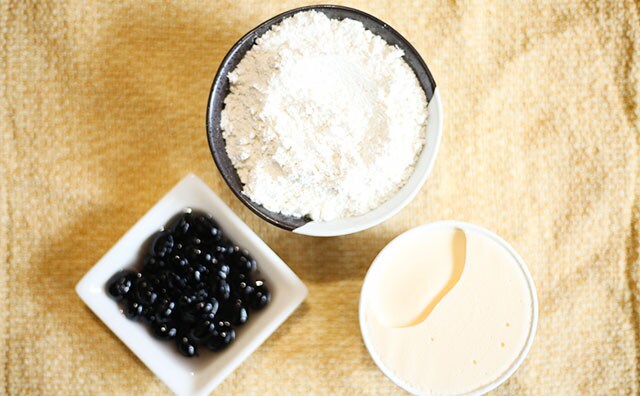 余ったおせちをリメイク!「黒豆」はレンジで簡単蒸しパンに!