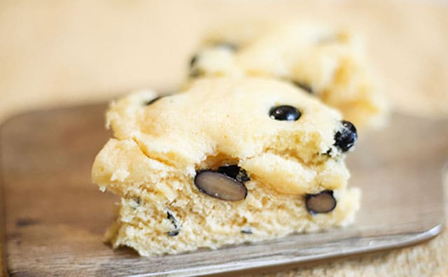 余ったおせちをリメイク!「黒豆」はレンジで簡単蒸しパンに!