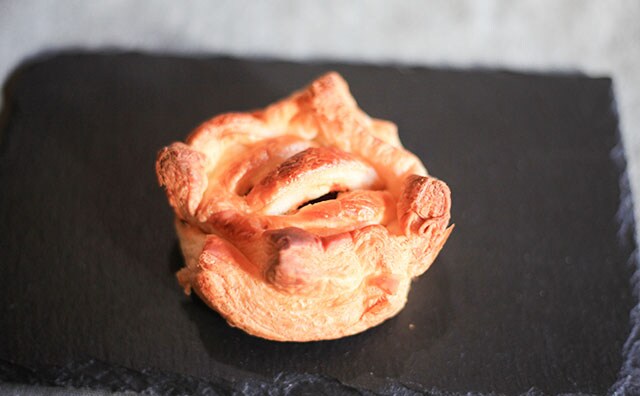 150円！ローソンの「ミートパイ」は温めなくてもおいしい！！