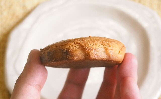 厚みがあってザクザク！ローソンのこれ、バターの風味がナイスです！