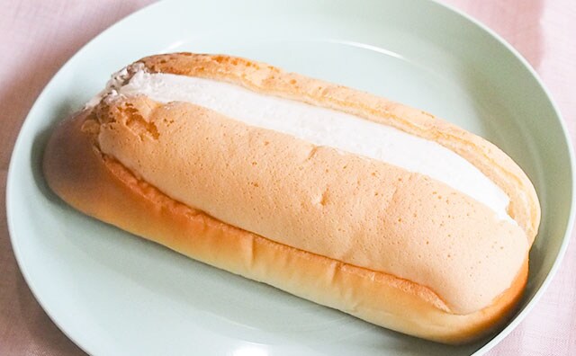 「クリームたっぷり」練乳好きならファミマの150円パンがおすすめ!