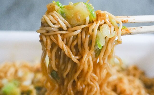 ファミマ先行発売!ペヤング新商品は辛いし超大盛だしワケがわからん…!