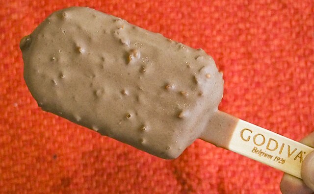 これは罪深い…!ローソン×GODIVAのアイスは高いけど…