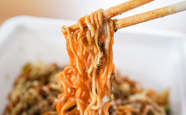 40%増量で濃厚すぎぃぃ!! ファミマ限定の麺がクセになる！