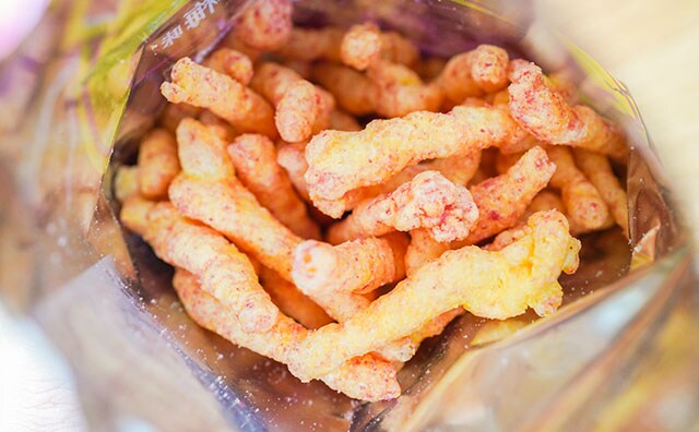 超刺激的!コンビニ先行発売のスナック菓子がヤバい!