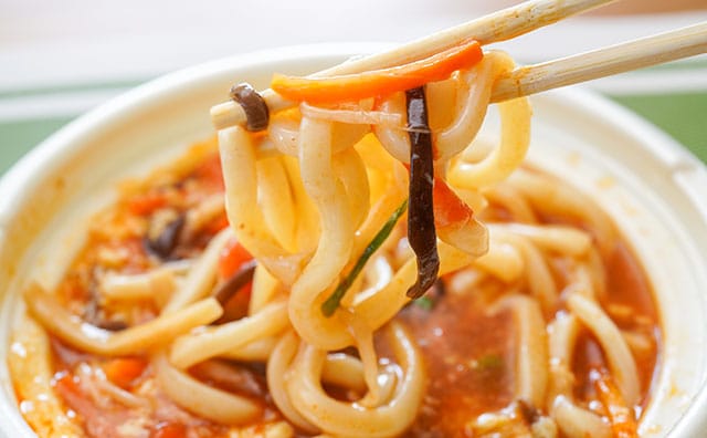 【食べごたえアリ】セブン新作麺は刺激的でクセになる！！
