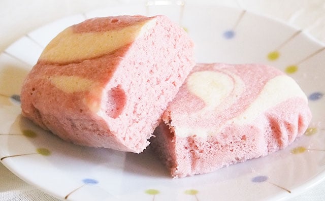 開けた瞬間ふわーっと香る！いちご好きは要チェックのローソン新商品