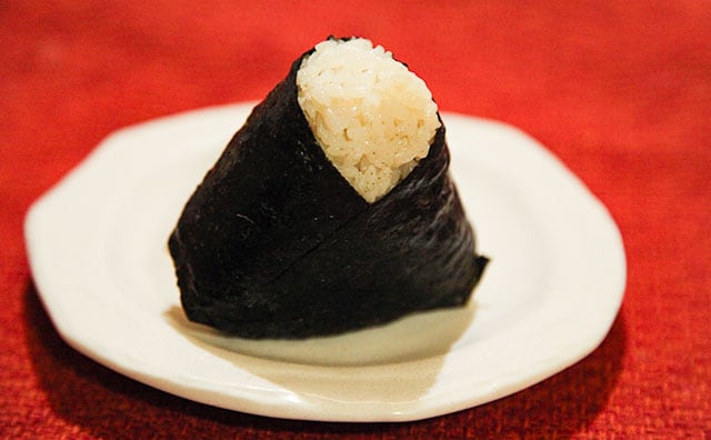 新年にピッタリの豪華さ…!ローソンで金目鯛のおにぎりが買える!?