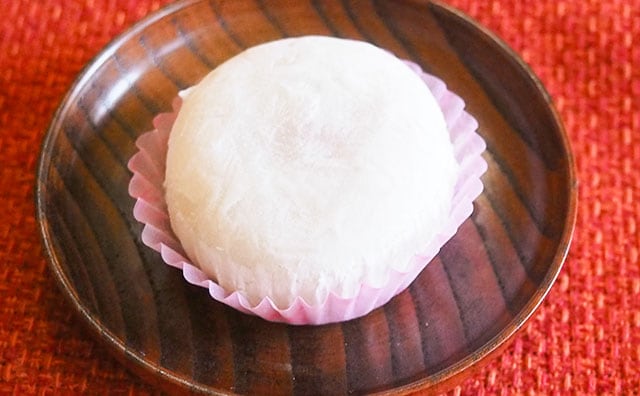 「果汁がすごい」「クオリティ高すぎ」ローソンのいちご大福が超ジューシー!!