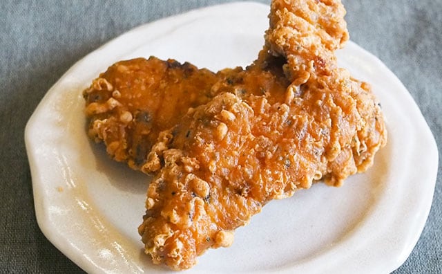 「クセになる」「毎日食べてる」ファミマの超人気チキンに新作が出たぞ!!