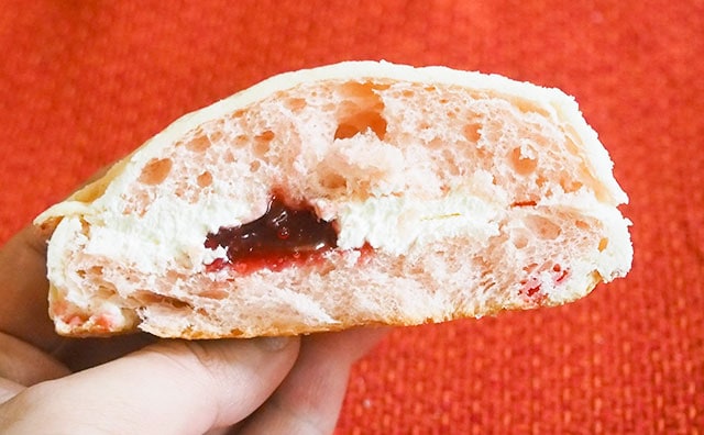 「幸せ」「みんな食べて!」ローソンの“白いメロンパン”が甘酸っぱくてうま!