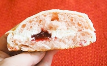 「幸せ」「みんな食べて！」ローソンの“白いメロンパン”が甘酸っぱくてうま！