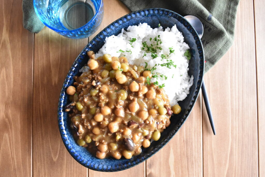 あっという間に完成！「ミックスビーンズ缶で♪お豆たっぷりカレー」