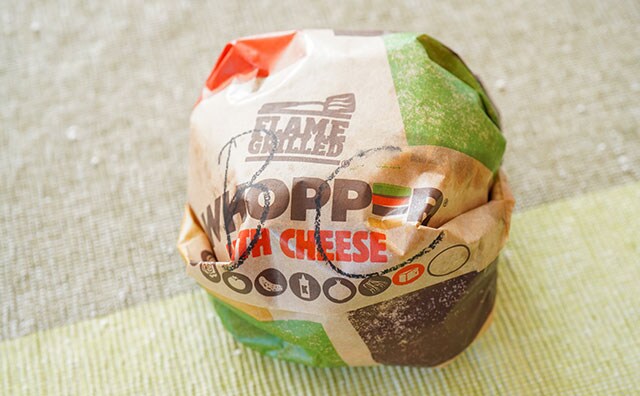 食べごたえのある新作バーガーはあふれ出るチーズソースが最高！