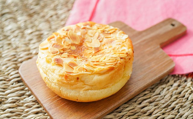 ファミマ新商品がウマすぎて他のクリームパンが食べられなくなりそう