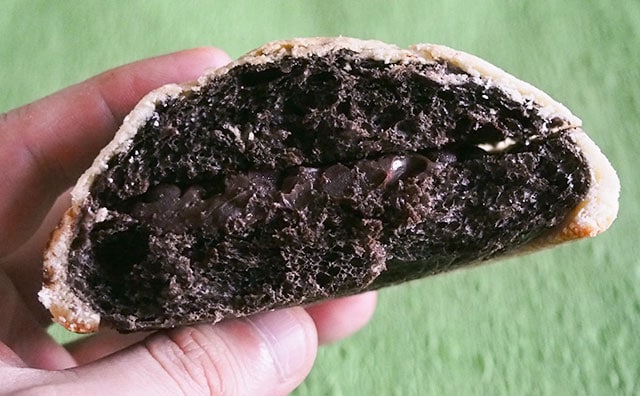 こいつはやべぇ…!GODIVAコラボのメロンパンがうますぎて引いた