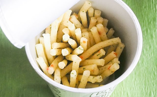 「とまらない!」「これはこれでアリ!」じゃがりこの“細いやつ”を食べてみた