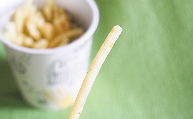 「とまらない!」「これはこれでアリ!」じゃがりこの“細いやつ”を食べてみた