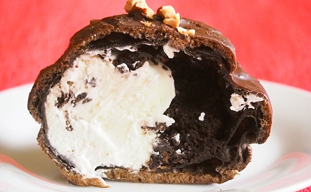 「濃厚で贅沢」「最高やん…」ローソンのシュークリームはチョコづくし!!