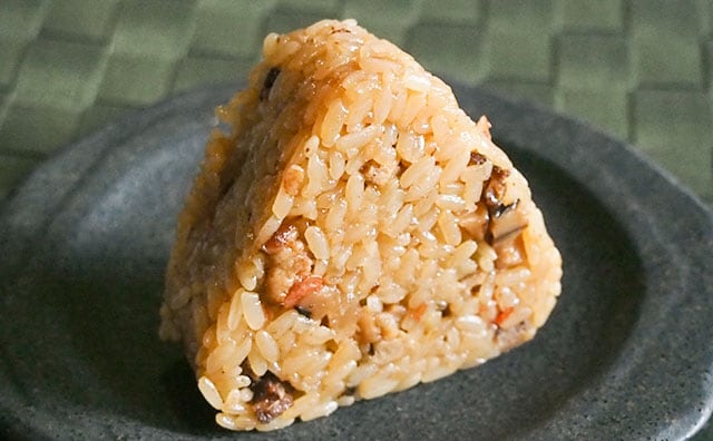 関東に住んでてよかった…!重慶飯店コラボの「中華おこわ」がめっちゃおいしい!!