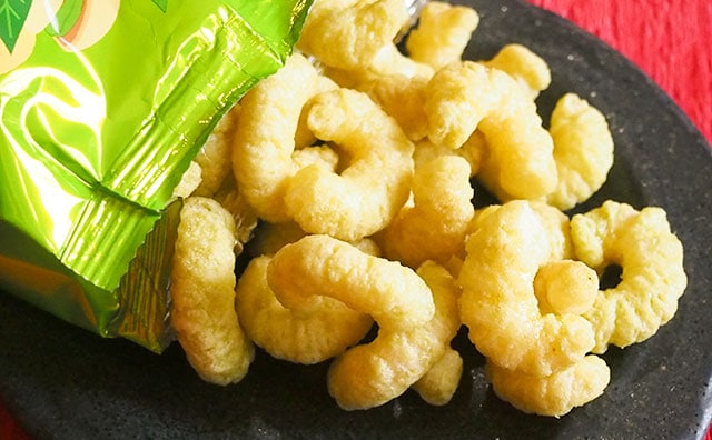 オリジナル激強すぎ!? キャラメルコーンのピスタチオ味を食べてみたけど…