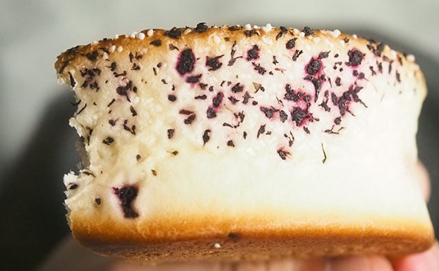 考えた人、天才!? ローソンの「あんぱん」が衝撃的なおいしさだった…!