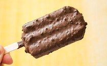 「まとめ買いした」「超うまいんだけど」話題のコンビニ限定アイス