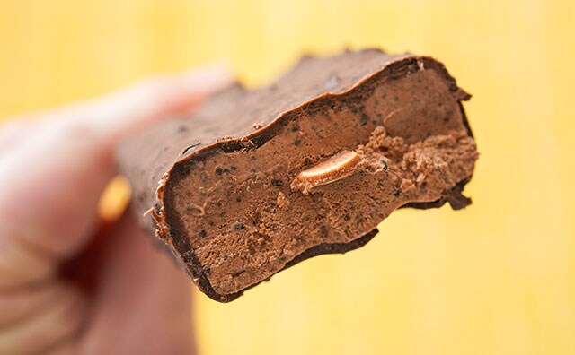 「まとめ買いした」「超うまいんだけど」話題のコンビニ限定アイス