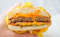 肉とチーズがスゴい！マックからやみつき系バーガーが登場
