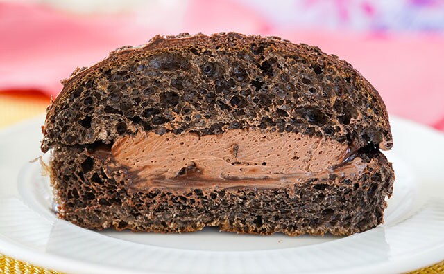 【セブン新商品】黒くて丸いコレの正体は?