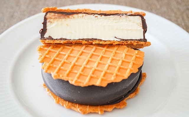 みんな知ってる超ロングセラーアイスのワッフルサンド版が登場