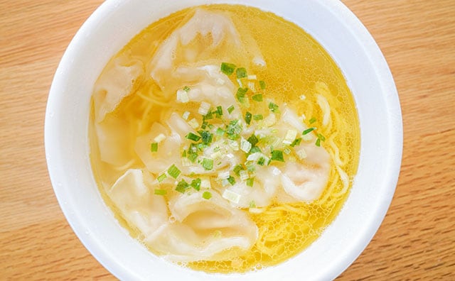 超きれいなスープなのにうまみ強っ!名店監修のカップ麺が絶品すぎる