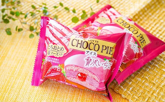 香りもめっちゃいちご！オールピンクのチョコパイアイスが最高すぎる